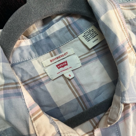Levi’s Plaid Button Down - Picture 2 of 3